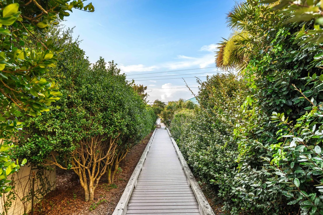 Photo of 170 Seabreeze Boulevard