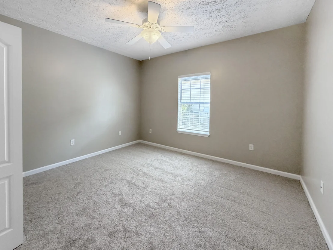 Photo of 2490 S Lakeview Drive