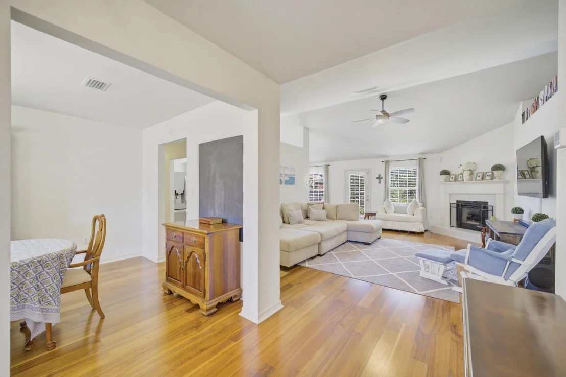 Photo of 346 Louise Circle