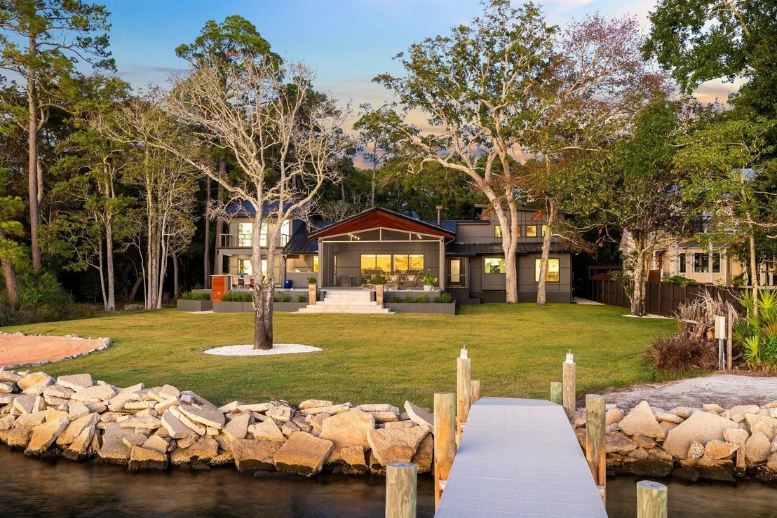 Photo of 1435 Bayshore Drive