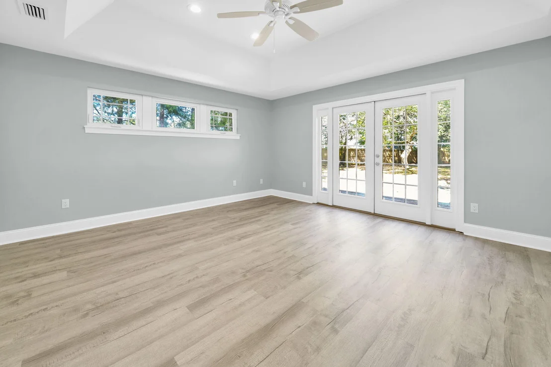 Photo of 845 N Lakeside Drive