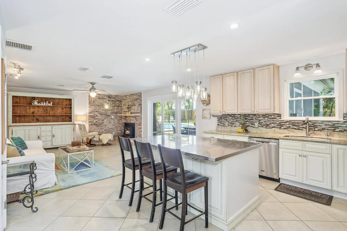Photo of 424 Dracena Way