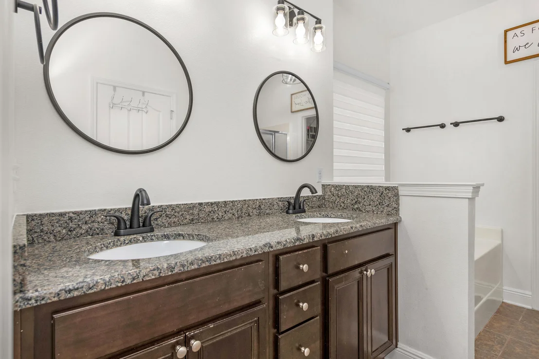Photo of 653 Red Fern Road