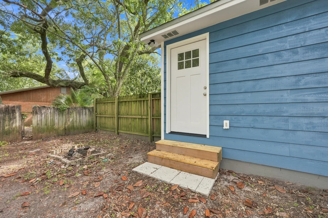 Photo of 1215 S Cedar Avenue