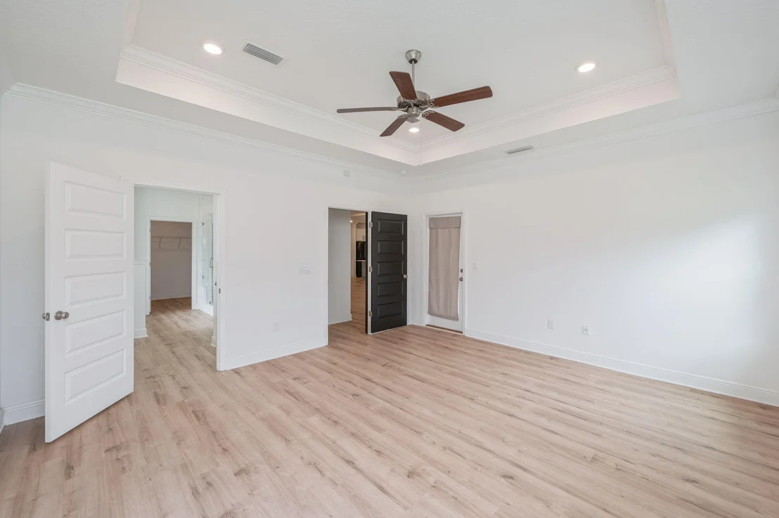 Photo of 15 E Oak Trees Lane