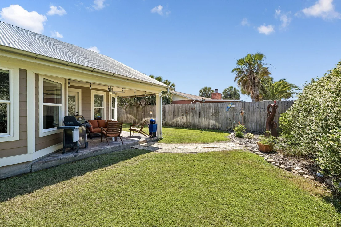 Photo of 331 Oleander Avenue