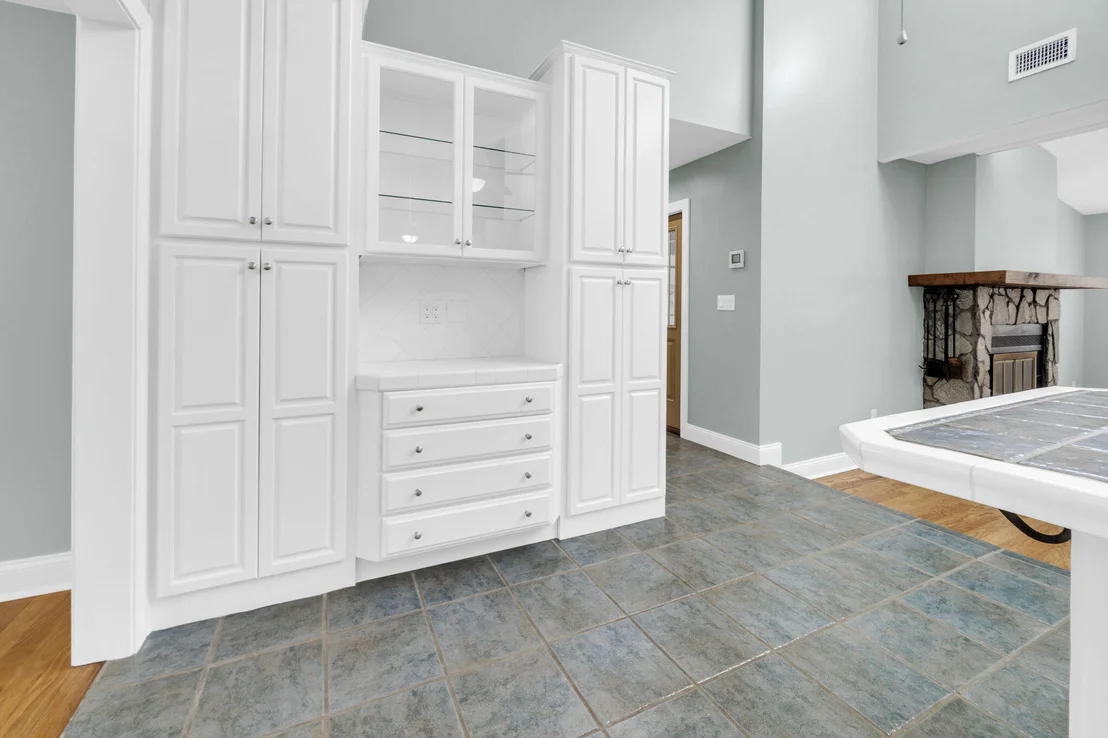 Photo of 845 N Lakeside Drive