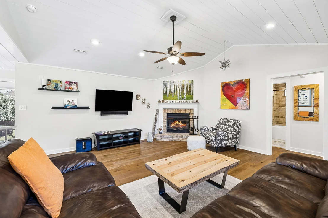 Photo of 331 Oleander Avenue