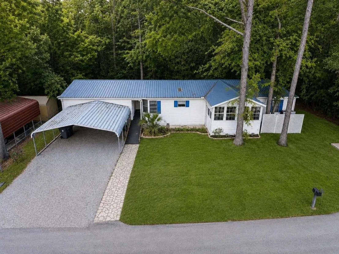 Photo of 611 Alaqua Drive