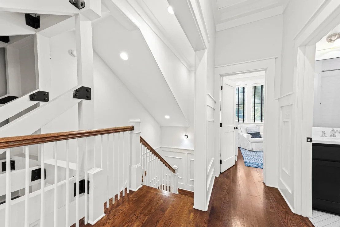 Photo of 30 N Shingle Lane