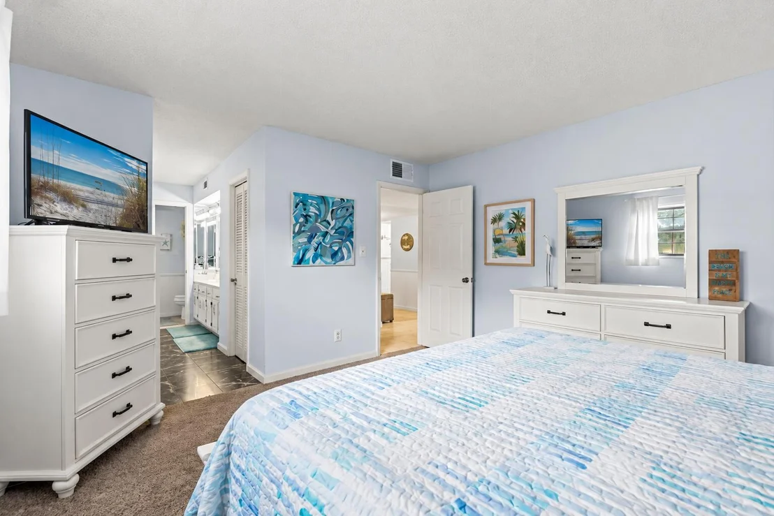 Photo of Unit UNIT33A at 373 Sunset Bay