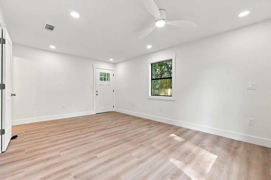 Photo of 1215 S Cedar Avenue