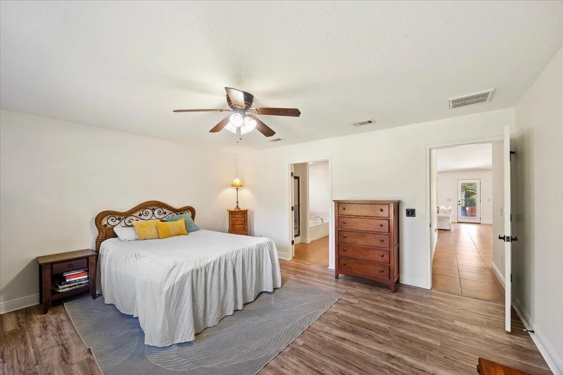 Photo of 2296 Valley Road