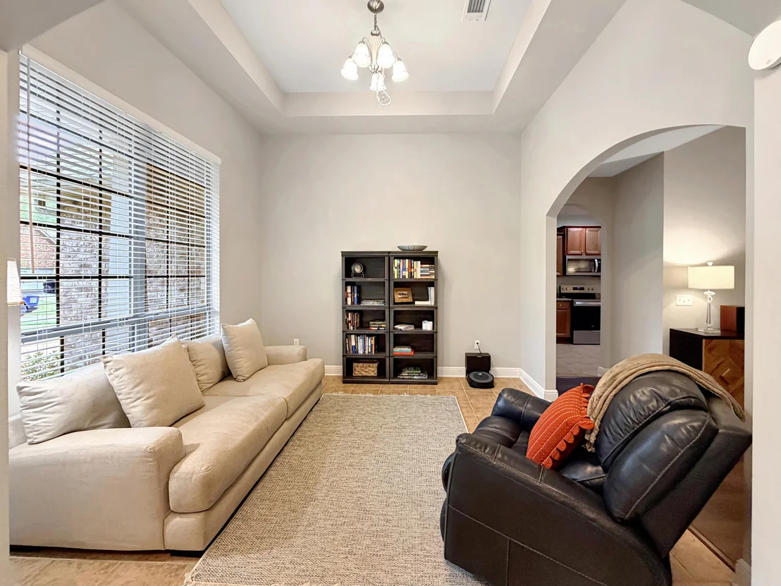 Photo of 616 Red Fern Road