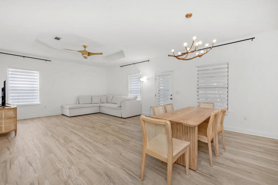 Photo of 653 Red Fern Road