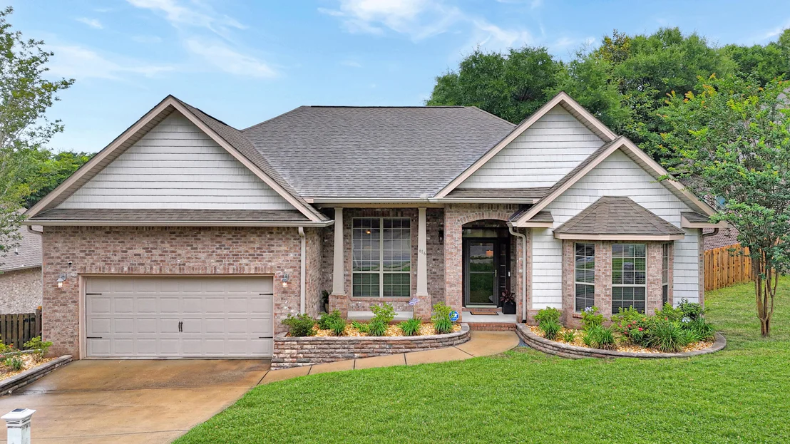 Photo of 616 Red Fern Road