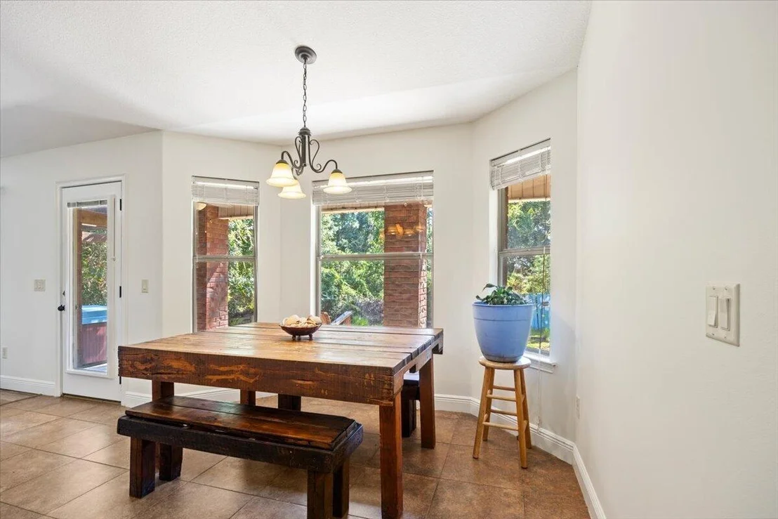 Photo of 2296 Valley Road