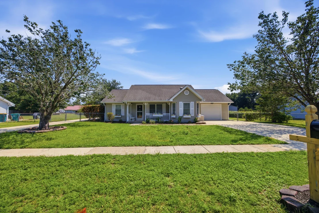 Photo of 220 W Walker Circle