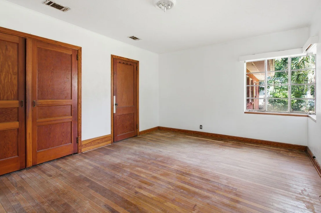 Photo of 855 N Pearl Street