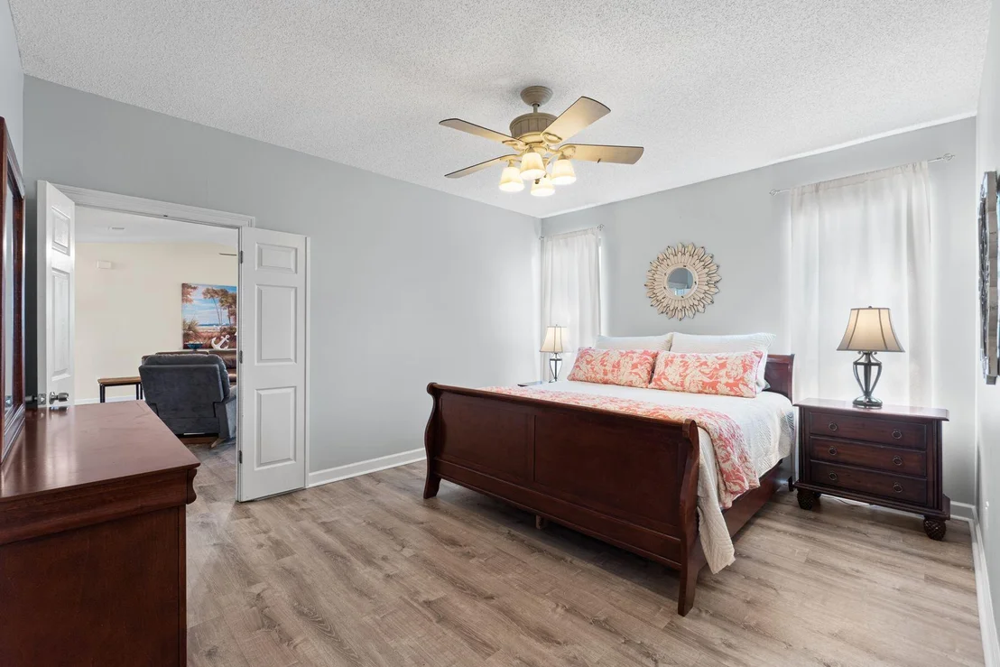 Photo of 180 Bonaire Boulevard