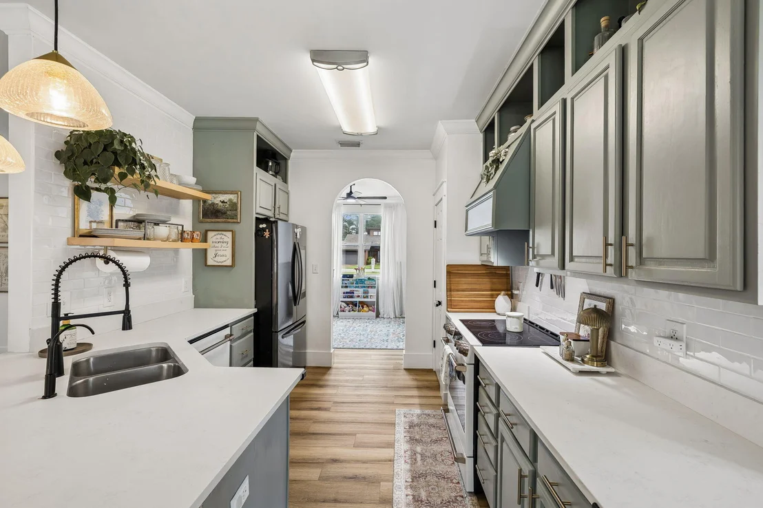 Photo of 1025 Forest Shore Drive