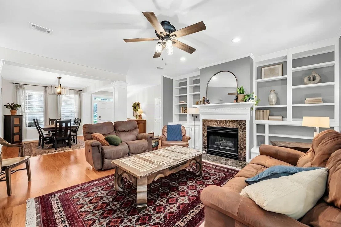 Photo of 4423 Windlake Drive