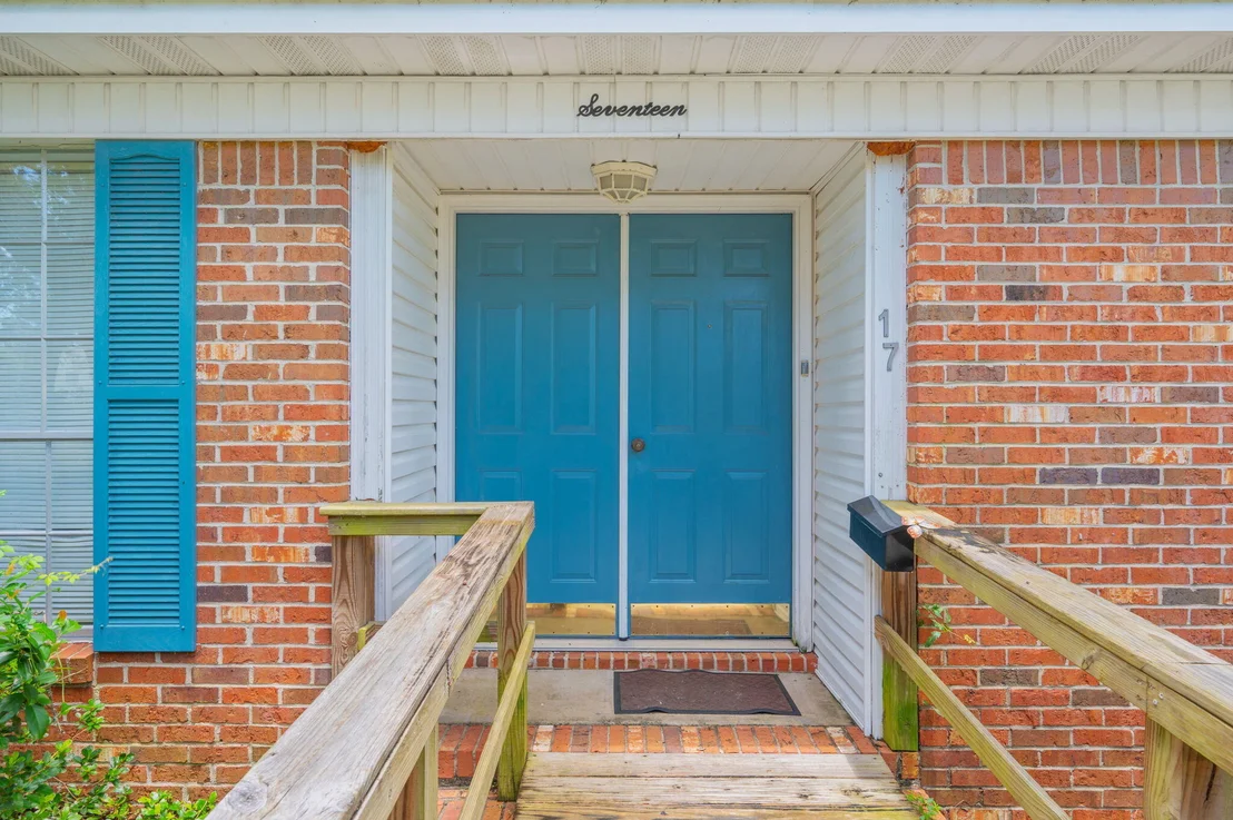 Photo of 17 8th Avenue