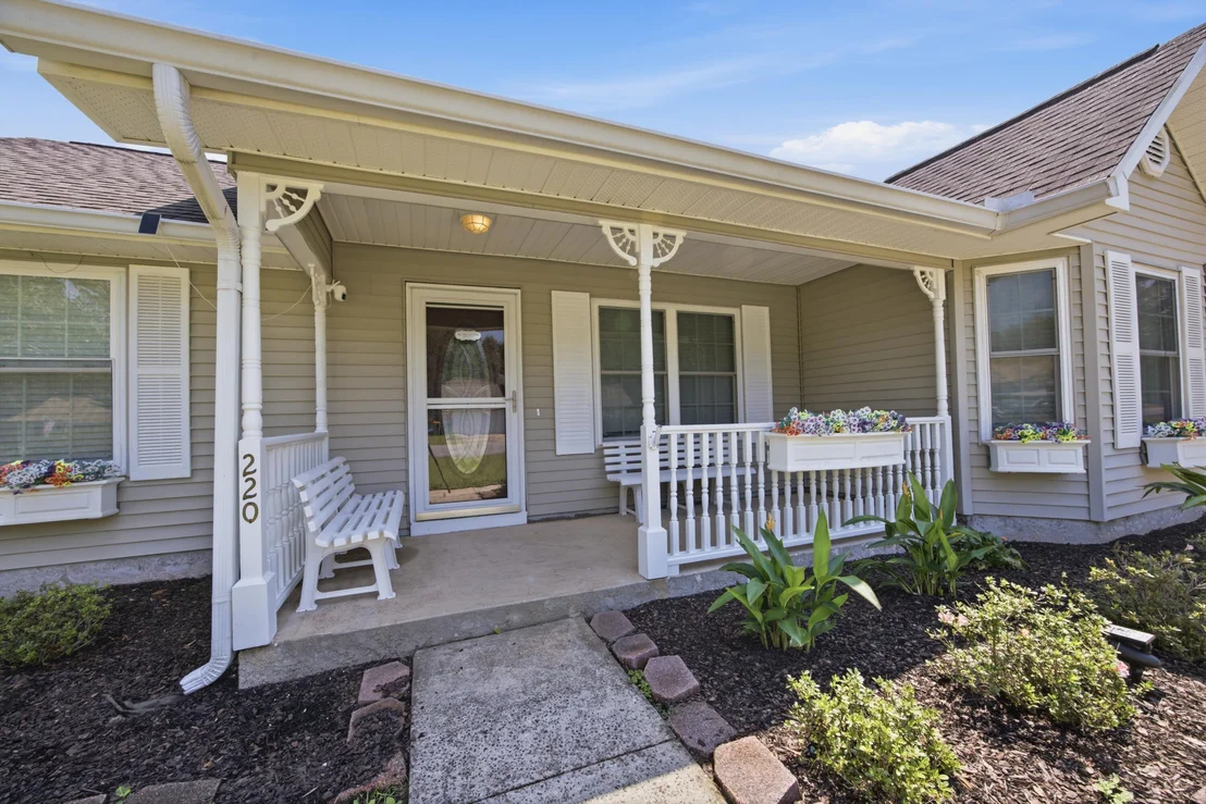 Photo of 220 W Walker Circle