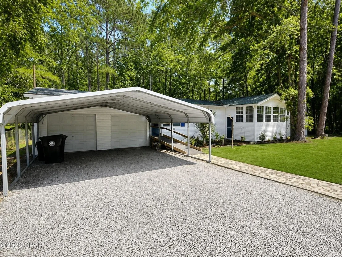 Photo of 611 Alaqua Drive