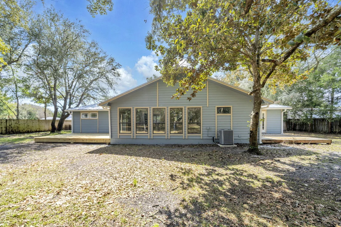 Photo of 845 N Lakeside Drive