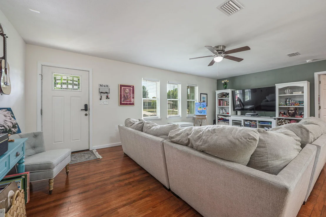 Photo of 161 W North Avenue