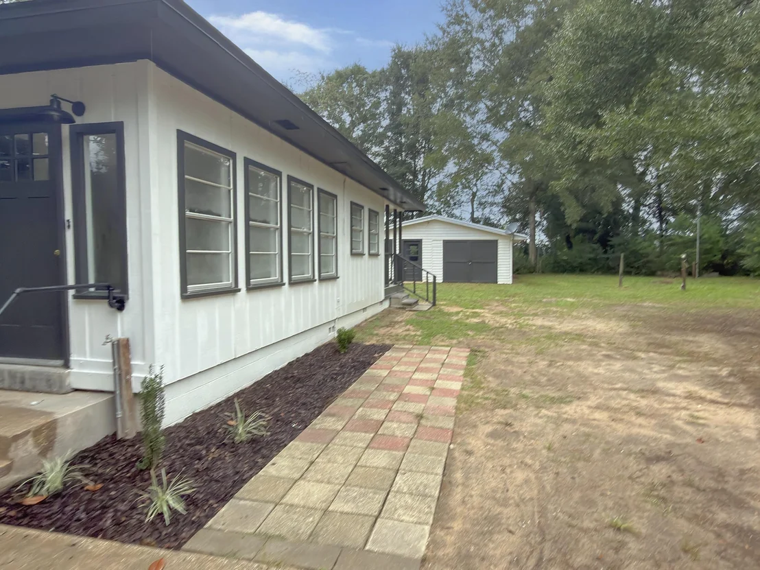 Photo of 215 E 3rd Avenue