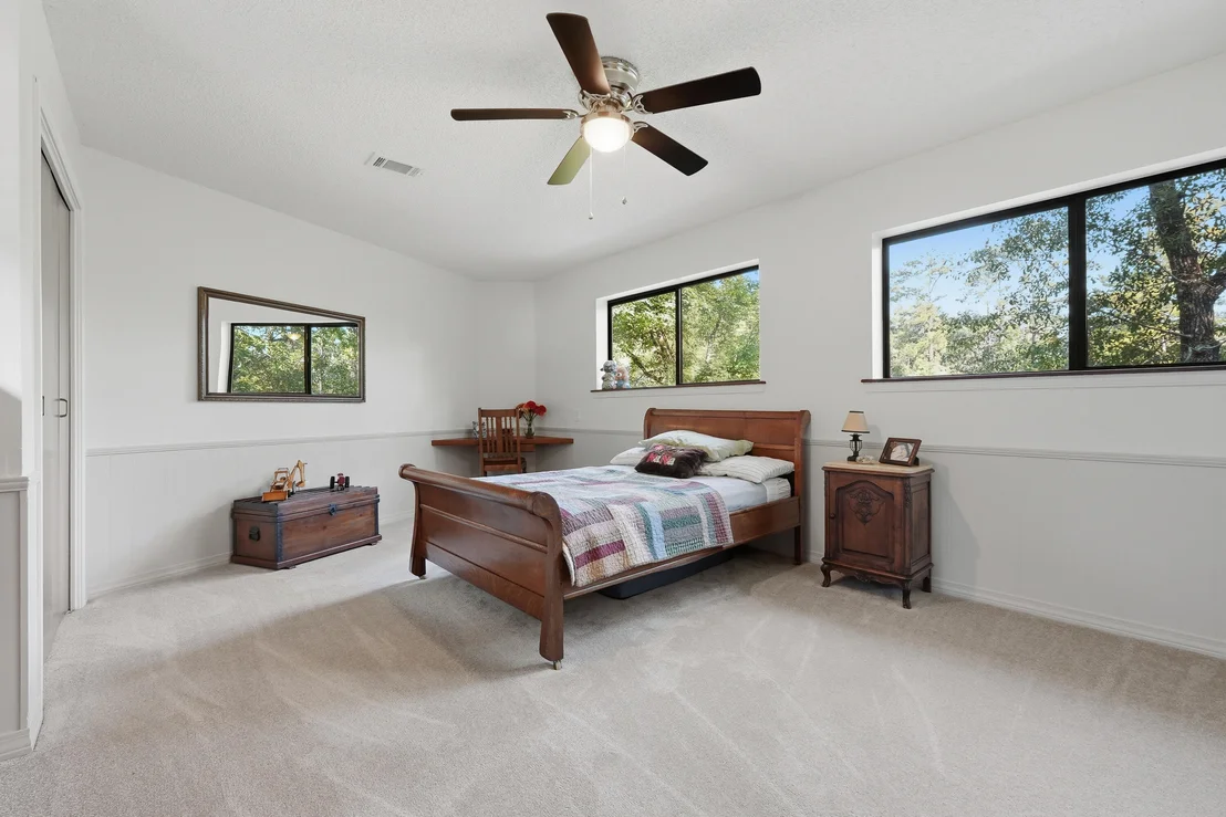 Photo of 5845 White Oak Drive
