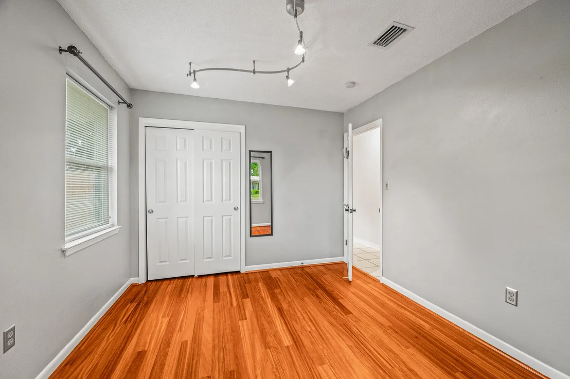 Photo of 3 NE Windsor Lane