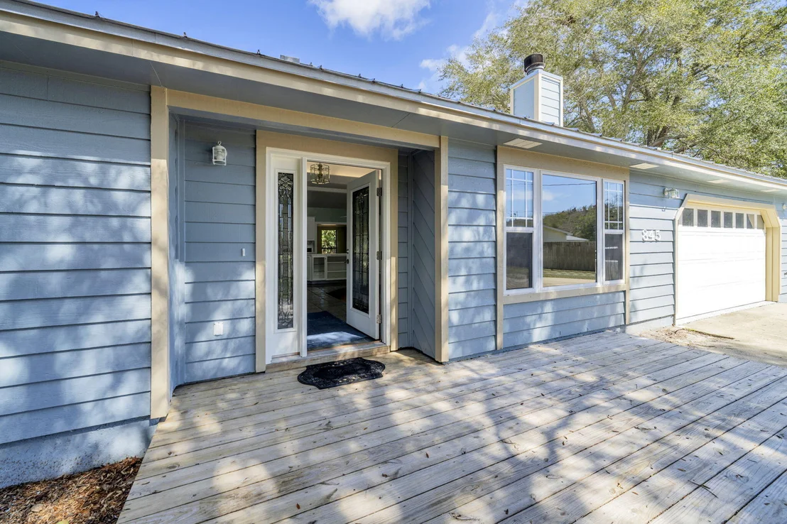 Photo of 845 N Lakeside Drive