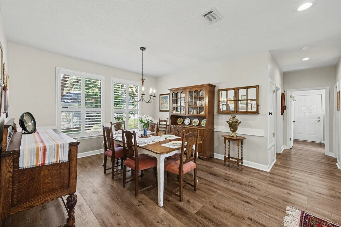 Photo of 2760 Edgewater Drive