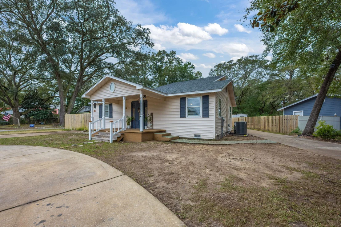 Photo of 255 Edge Avenue