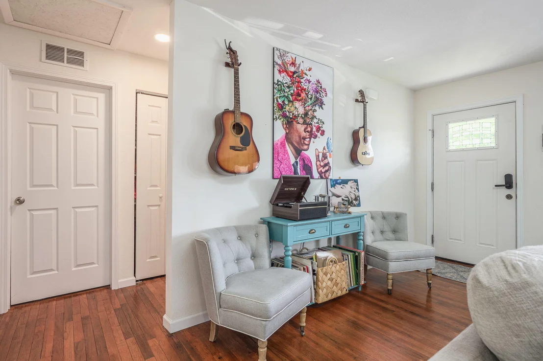 Photo of 161 W North Avenue