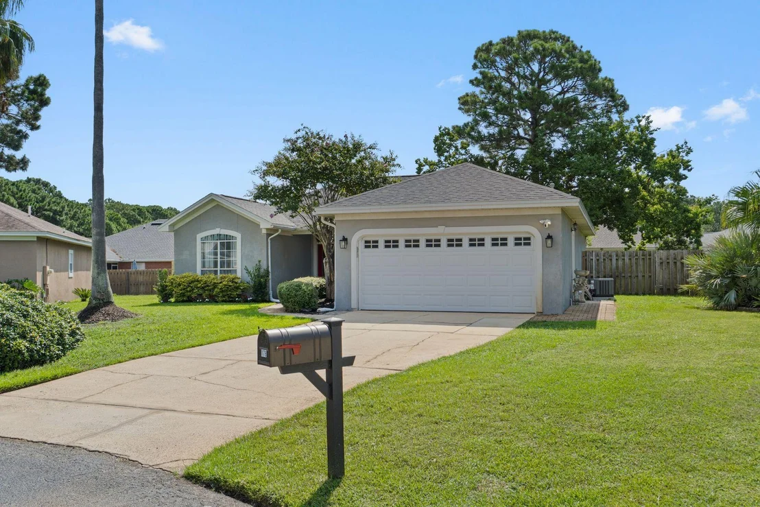 Photo of 180 Bonaire Boulevard