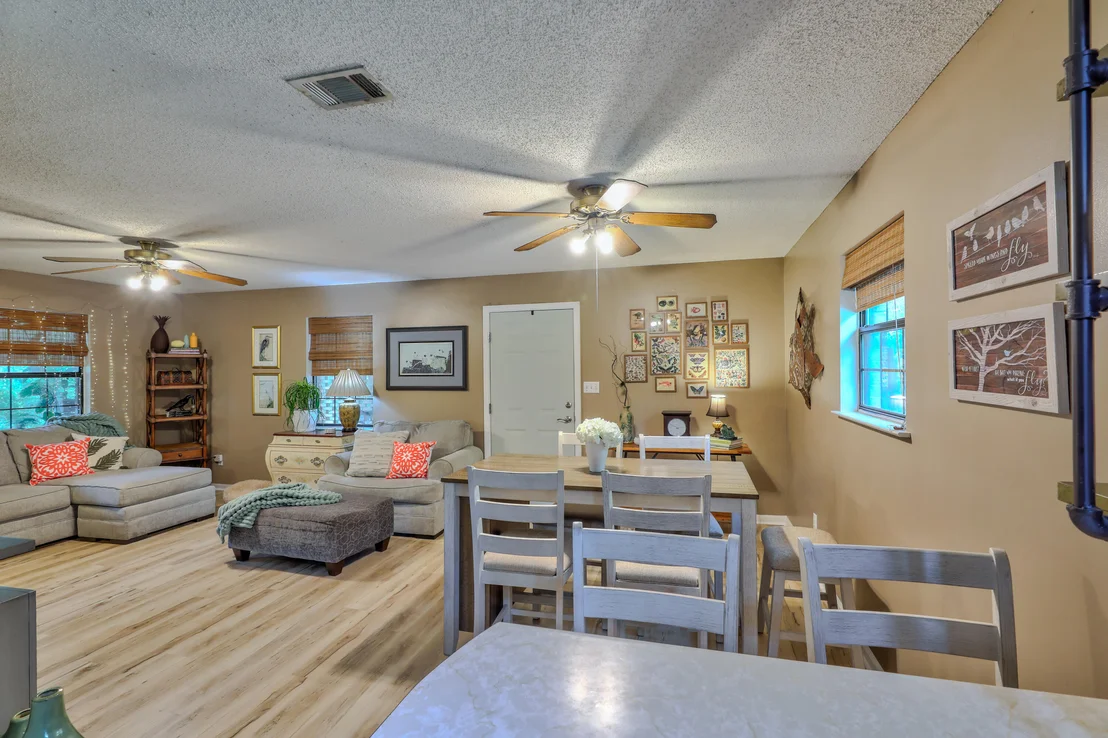 Photo of 11 W Bayou Forest Drive
