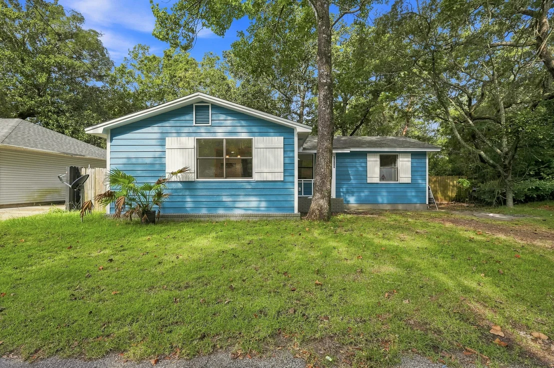 Photo of 1215 S Cedar Avenue