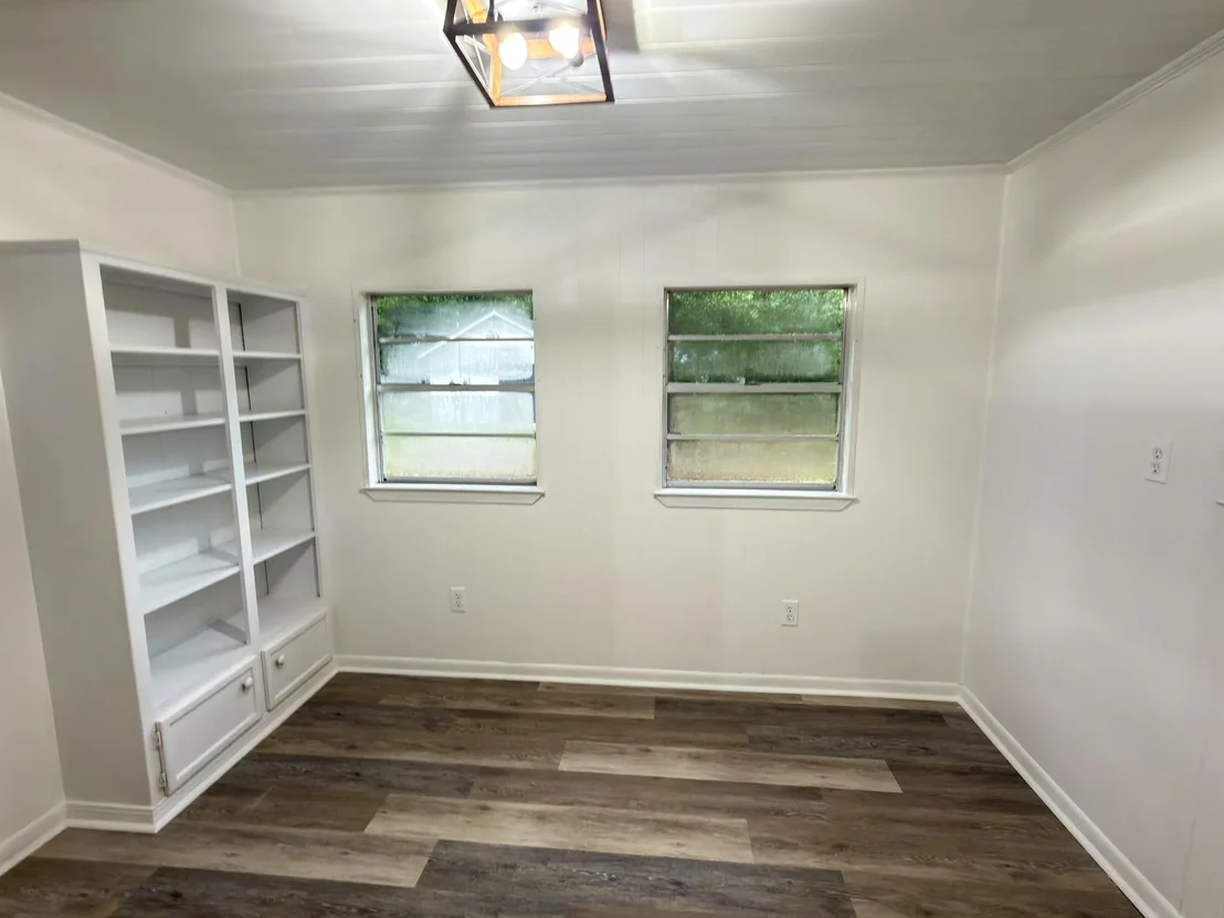 Photo of 215 E 3rd Avenue