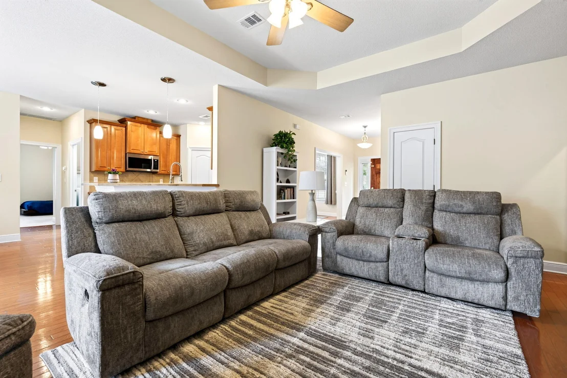 Photo of 601 W Lynn Brook