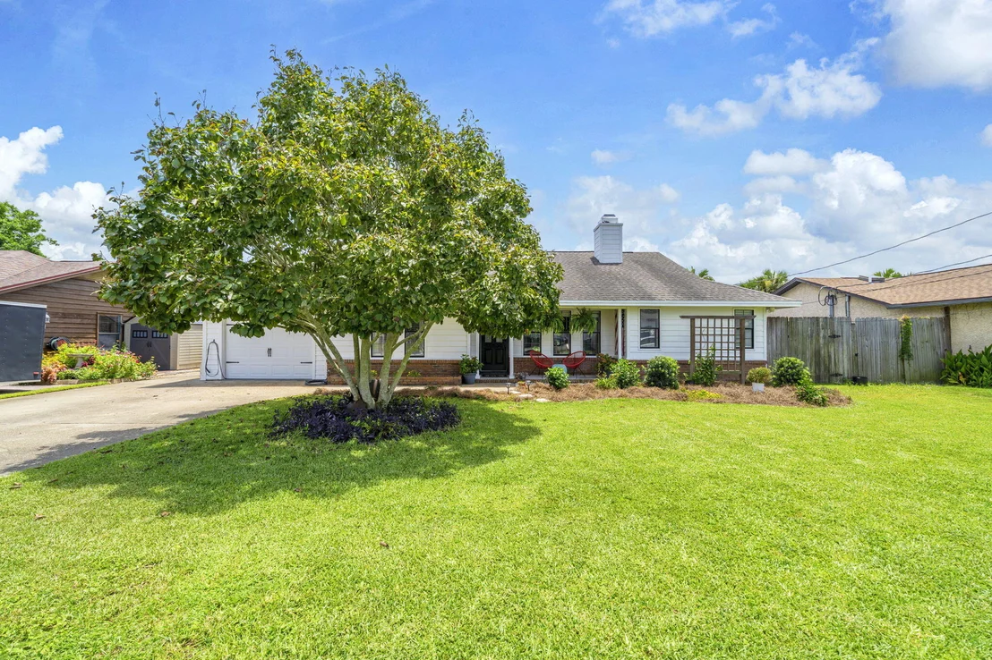 Photo of 325 Primrose Place
