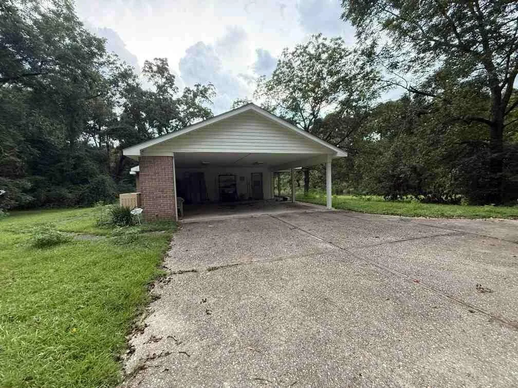 Photo of 6100 Barnes Road