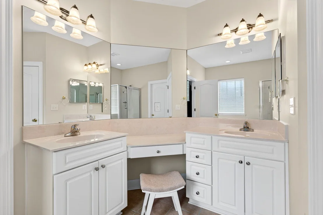 Photo of 601 W Lynn Brook