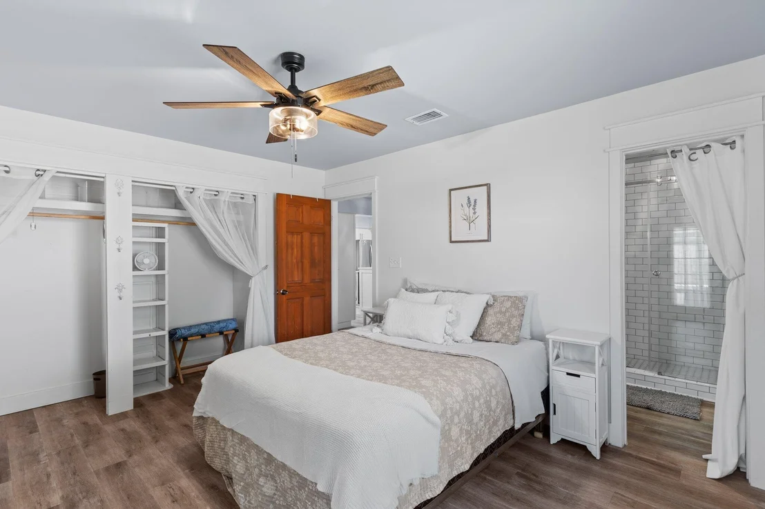 Photo of 850 Forest Shore Drive