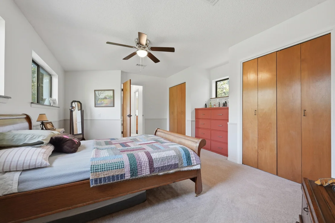 Photo of 5845 White Oak Drive