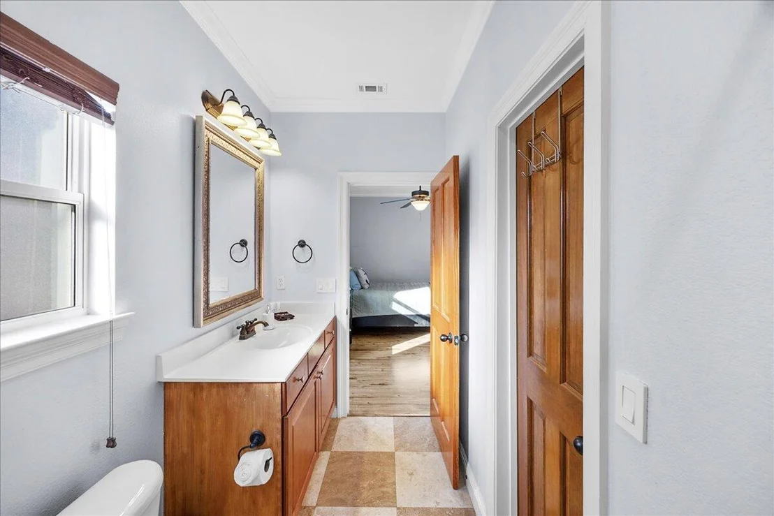 Photo of 210 W. Grand Key