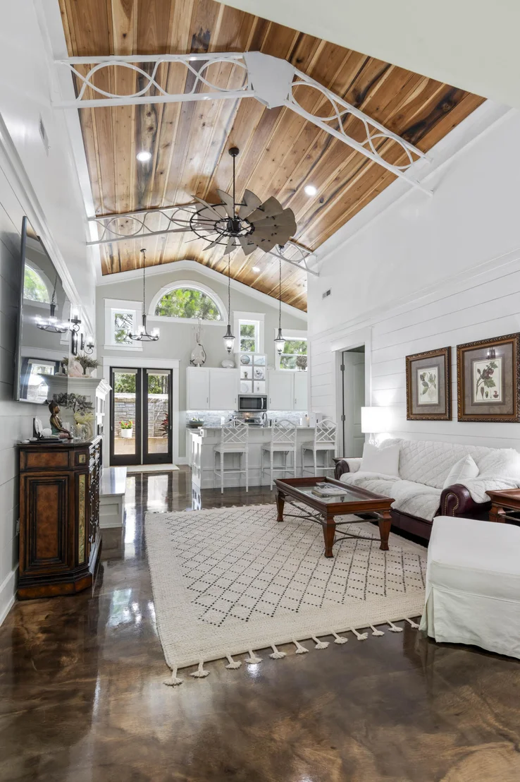 Photo of 46 Greenleaf Drive